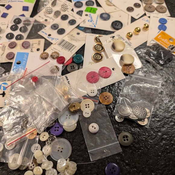 Lot of buttons NOS Cardboard Buttons Vintage and Modern Stock - Picture 7 of 8